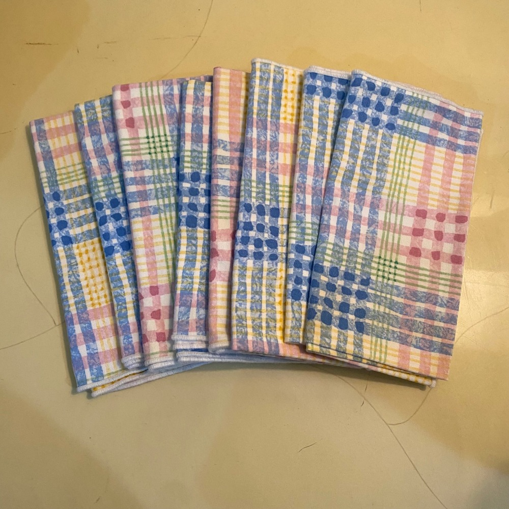 Napkins. Cloth. Unbranded. Pink/Blue/Yellow/Green Pattern. 8 Napkins.  16" x 17"